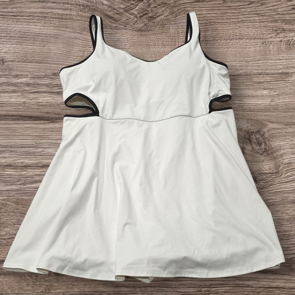 Old Navy Woman's White with Black Trim Active Wear Size XXL A105
